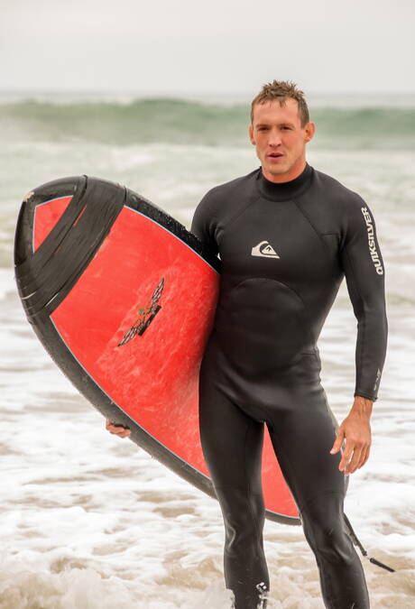 American pornstars muscular Pierce Paris and superstud Michael Delray get naked and showing butt on beach