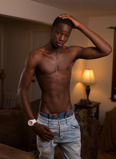 German tough guy Hans Berlin and hunk Drake Magnum shows a beautiful body