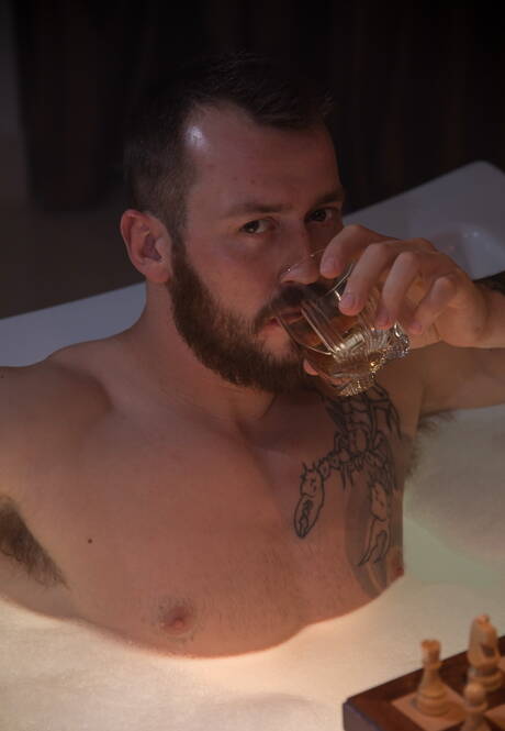 Hot american guys beefcake Mark Long and young dude Ty Thomas fuck ass after sucking cock in bath