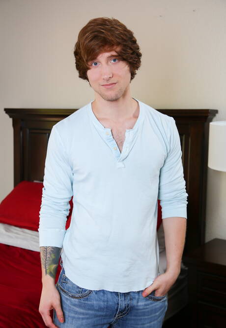 English hunky guy Gabriel Cross and american hot twink Scotty Zee make a love