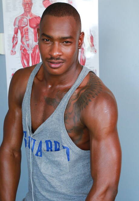 Ebony beefcake Tyson Tyler and black beefcake Damian Brooks in hot ass bang