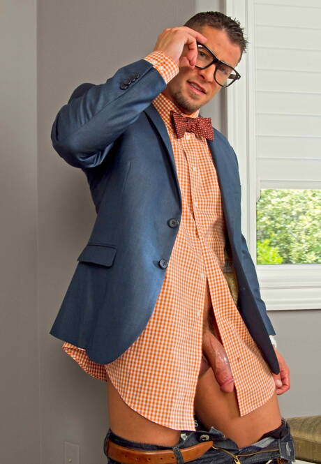 American hunky guy Cody Cummings undressing and showing nice butt