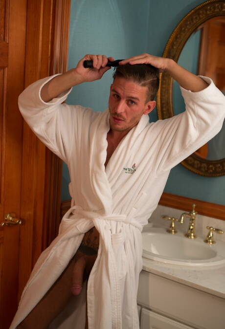 American hunky guy Billy Santoro and german tough guy Alexander Gustavo jack off dick in bathroom