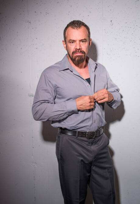 American muscular Max Sargent jerk off his cock