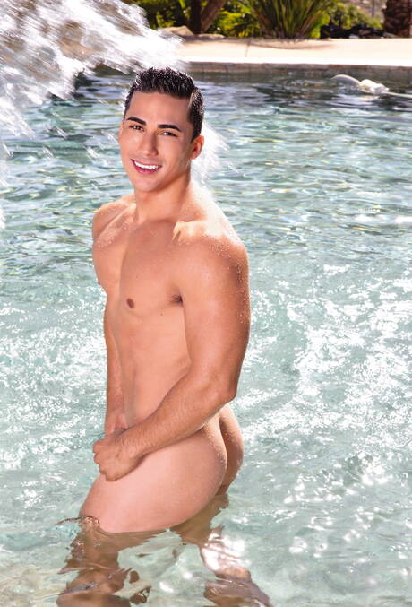 American pornstars husky guy Brent Corrigan and beefcake Topher Dimaggio fuck ass after sucking at the pool