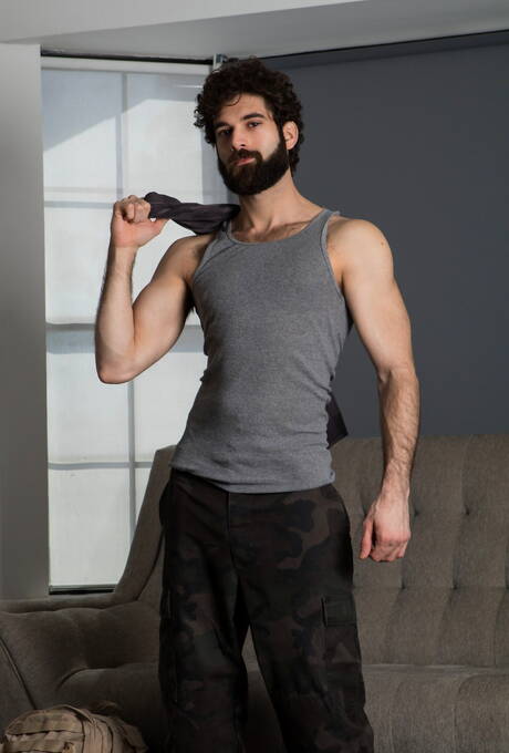 Pretty american guys bull Seth Santoro and hairy stud Tegan Zayne have a good sex