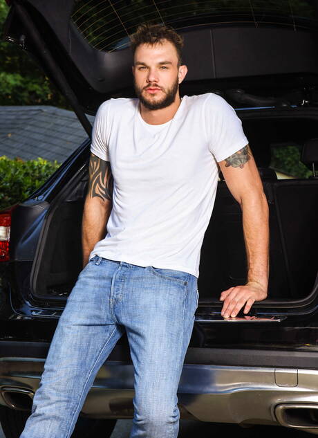 Hot american boys well-built Cliff Jensen and stud Beaux Banks in hard anal sex outdoor