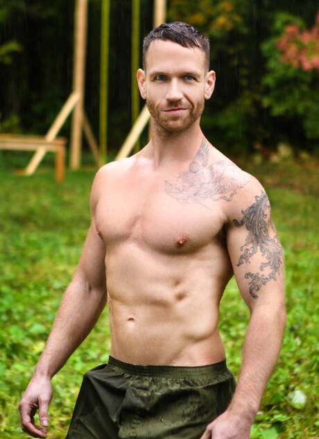 Canadian bull Ryan Bones and american hunky guy Kit Cohen have a hot sex outside