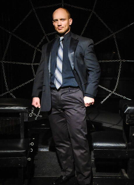 American beefy John Magnum and beefcake Damien Pierce fuck ass after sucking cock