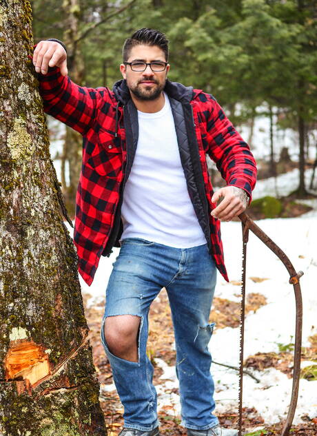 Canadian strong bull Ryan Bones and canadian beefcake Ethan Chase have a good sex outside