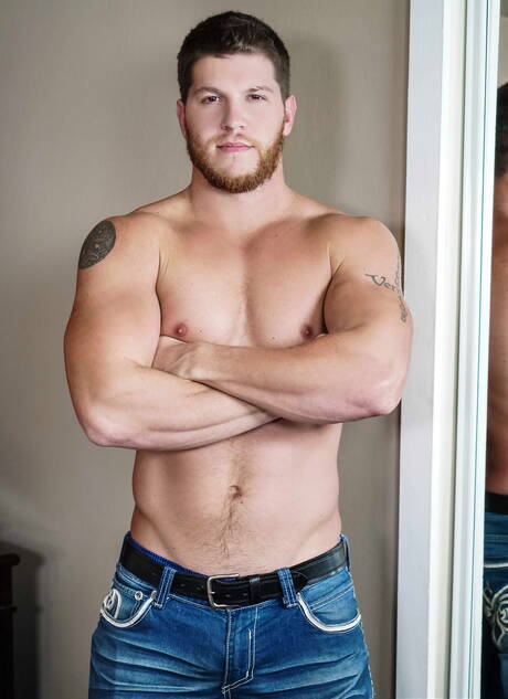 Strongman Zayne Hardy and american strongman Ashton Mckay fuck ass after sucking