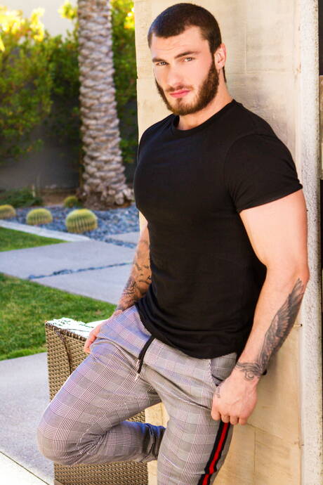 American husky guy Beaux Banks and canadian well-built William Seed make a love outdoor