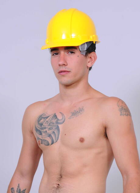 American strongman Tom Faulk and hunky guy James Dickson fuck after blowjob