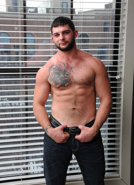 Rocco Reed, Johnny, Jack King, Tony, Charlie in male gangbang