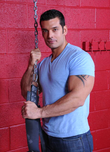 Latin bull Marcus Ruhl and american otter Duncan Black fuck after dick sucking outside