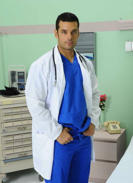 Latino bodybuilder Marcus Ruhl and american strongman Landon Conrad drilling an ass