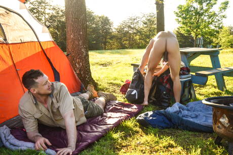 Pretty american guys well-built Pierce Paris and beefcake Beaux Banks have a hot sex outside