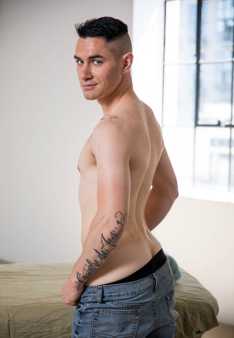 American stars twink Zak Bishop and superstud Scott Finn fuck after blowjob and fisted