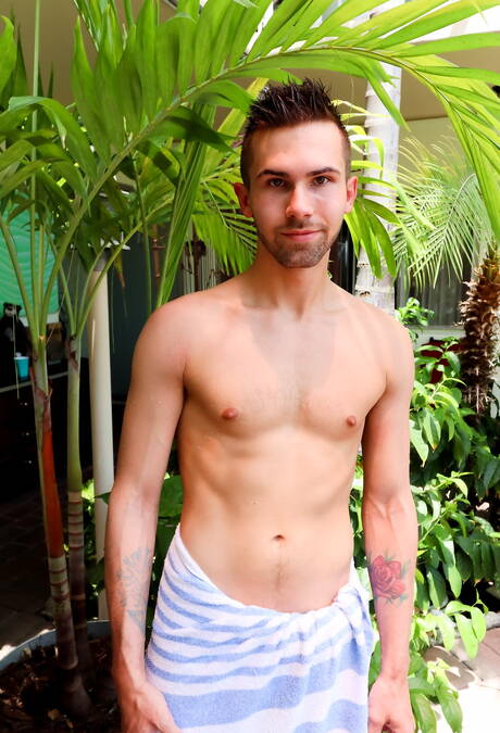 Latin muscular Javier Cruz and tough guy Mike Monroe sucking and screwing each other at pool