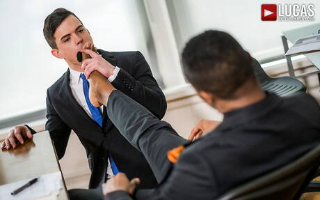 Hot american boys hunky guy Andre Donovan and superstud Dakota Payne fuck after  interracial blowjob