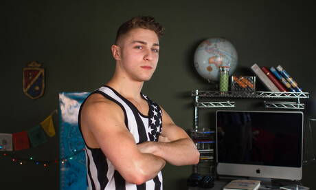 Hot american boys strongman Justin Owen and well-built Calvin Banks have a hot sex with fisting