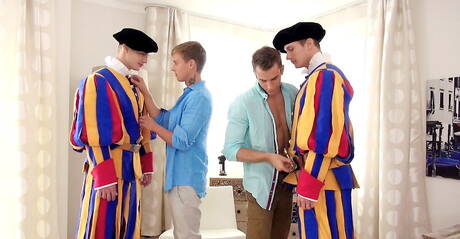 Kevin, Gino Mosca, Hoyt Kogan, Claude, Zac DeHaan, Marcel Gassion, Manuel, Jean-Daniel in wild groupsex in bathroom