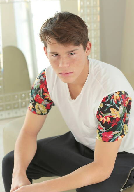 Tough guy Archie Keynes undressing and showing his ass