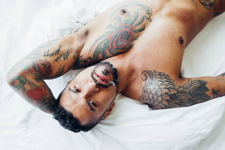 Nice american buddies husky guy Boomer Banks and hunk Wesley Woods have a hot couple sex in hot shower