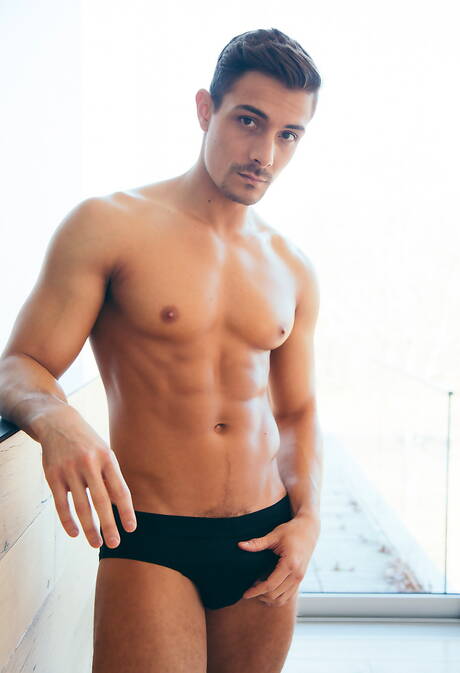 American superstud Alex Mecum and canadian muscular Carter Dane in hot homosexual action in hot shower