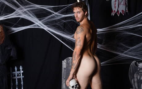 Horny buddies Carter Woods, Beaux Banks and Isaac Parker in hot 3some anal sex