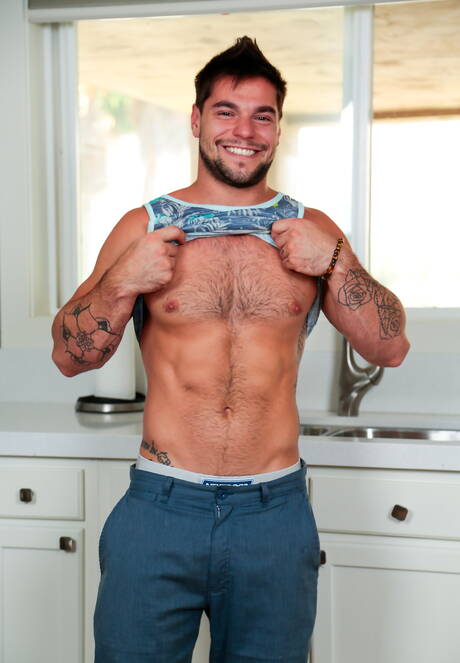 Hot american dudes well-built Aspen and beautiful boy Dacotah Red have a hot sex in kitchen