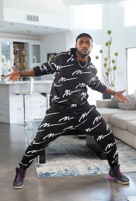 Horny boys Pheonix Fellington, Beau Butler and Andre Donovan in hot interracial threesome anal sex