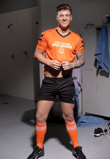 JJ Knight, Roman Todd, Devin Franco, Tristan Hunter, Cole Connor, Drew Valentino, Luca del Rey, Tarzan Top in team sex in locker room