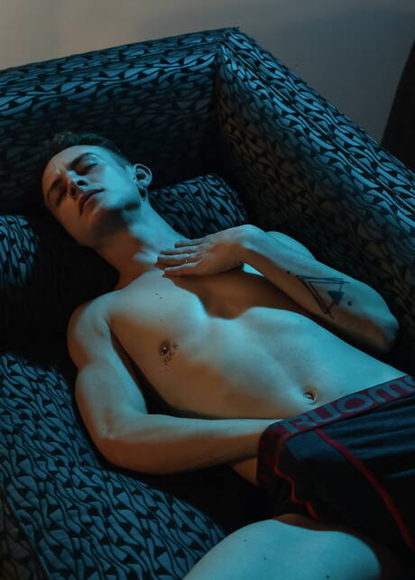 Shameless guys Felix Harris, Fabrice Rossi and Italo Van Ewen in hot threesome anal sex