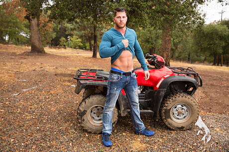 Hot american guys husky guy Tom Faulk and stud Ashton Mckay in hot anal sex outside