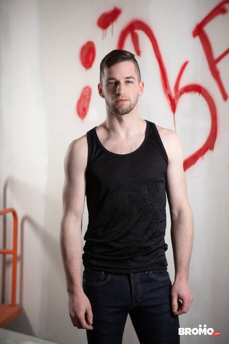 Well-built Thyle Knoxx and hunk Alex Montenegro make a love