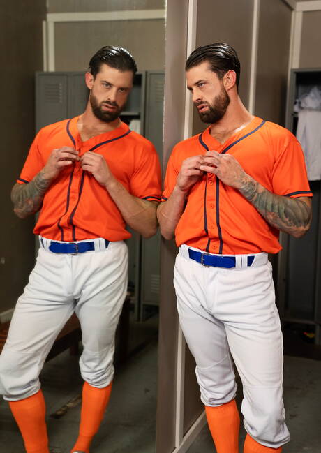 Husky guy Daniel and american mature bear Alpha Wolfe in hot anal sex