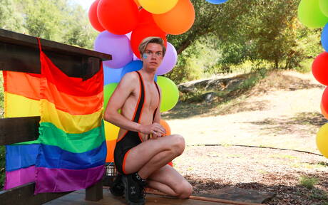 Nice american guys young boy Jordan Lake and tough guy Pierce Paris fuck after blowjob outdoor