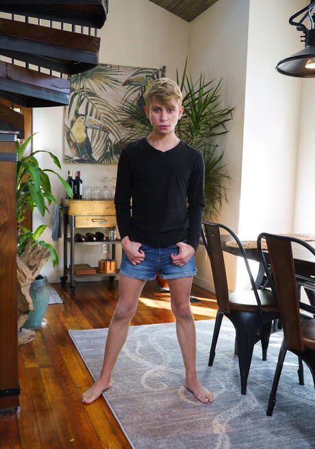 Hot american dudes beefy Johnny Rapid and twink Daniel Hausser fuck after dick sucking