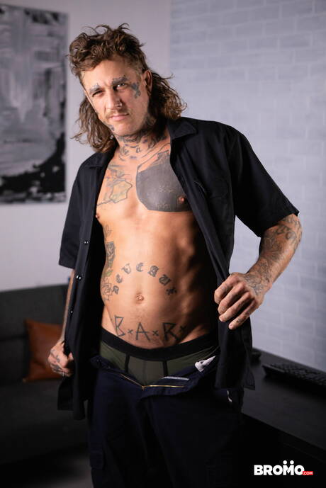 Canadian beefy Bo Sinn and american hunk Rocky Vallarta sucking and screwing each other