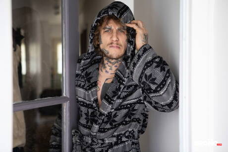 Canadian well-built Bo Sinn and canadian young boy Ryan Jacobs sucking and screwing each other