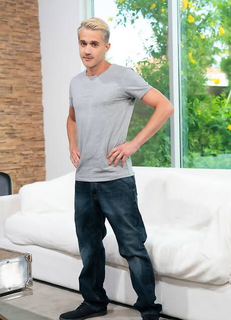 Horny friends Silvia Saige, Ricky Larkin and Sherman Maus in threesome bi-fuck action