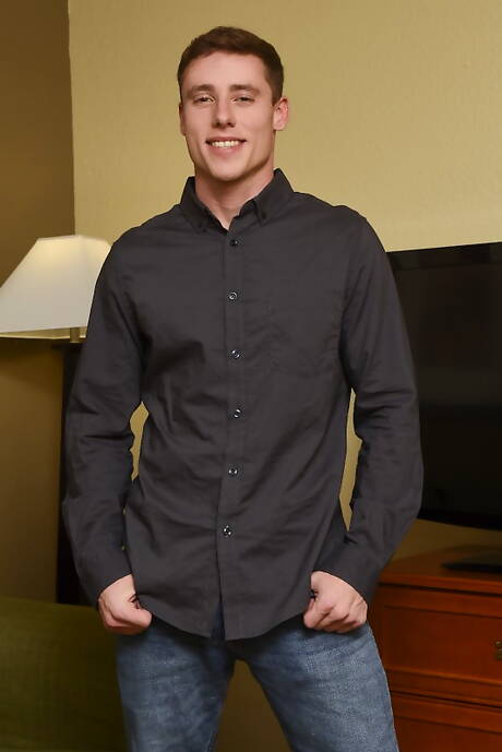 Hot friends Alora Jaymes, Jackson Traynor and Justin Matthews love bisexual pleasure