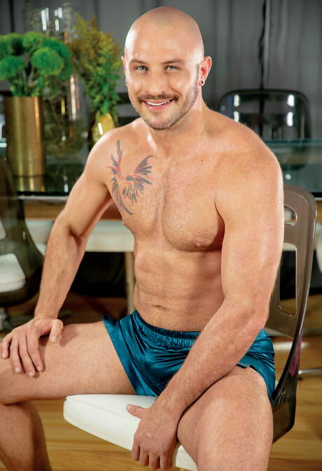 American strongman Greg Riley and beefcake Arturo Santos fuck ass after blowjob