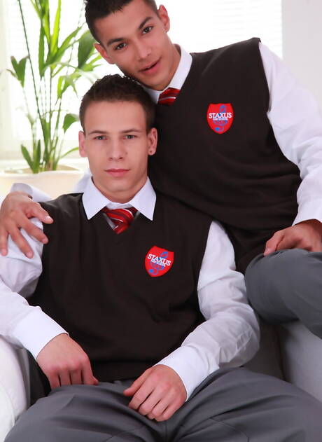 Horny buddies Dick Casey, Will Sims and Paris Neeo in threesome fuck scene