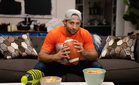 Hunky guy Dom King and beefcake Logan Aarons in hot homosexual action