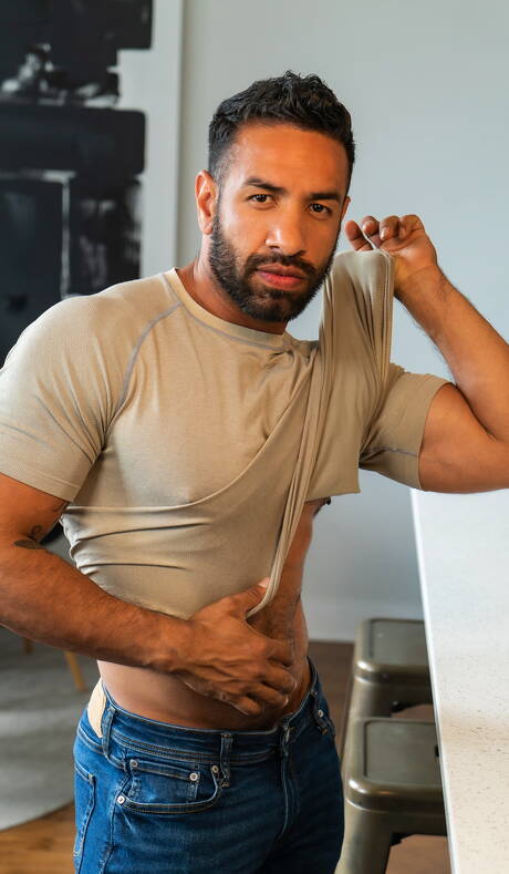 Husky guy Benjamin Blue and beefcake Mateo Zagal in hot ass bang