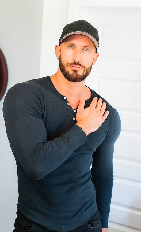 Canadian strongman Gabriel Clark and canadian bodybuilder Travis Connor sucking and fucking each other outdoor