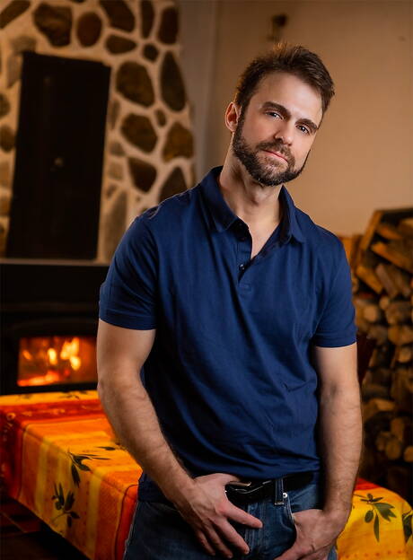 Sexy guys Aiden Jacobs, Benjamin Blue and Gabriel Clark drilling an ass