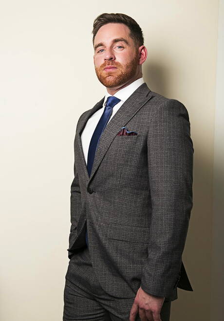 English gay bear Jonas Jackson and scottish hunk Jp Dubois in blowjob scene